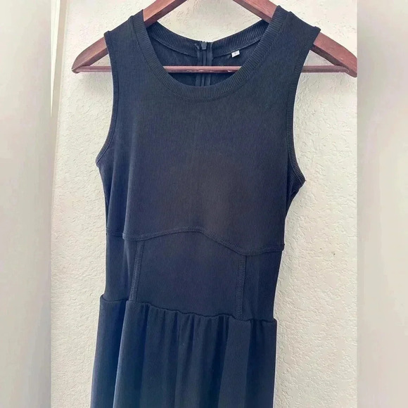 Black Sleeveless Jumpsuit with Wide legs, pockets, zipper on back, size Small - Picture 4 of 4